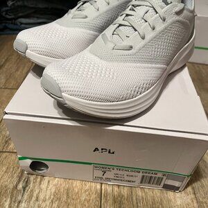 APL womens size 7. Brand new in the box.